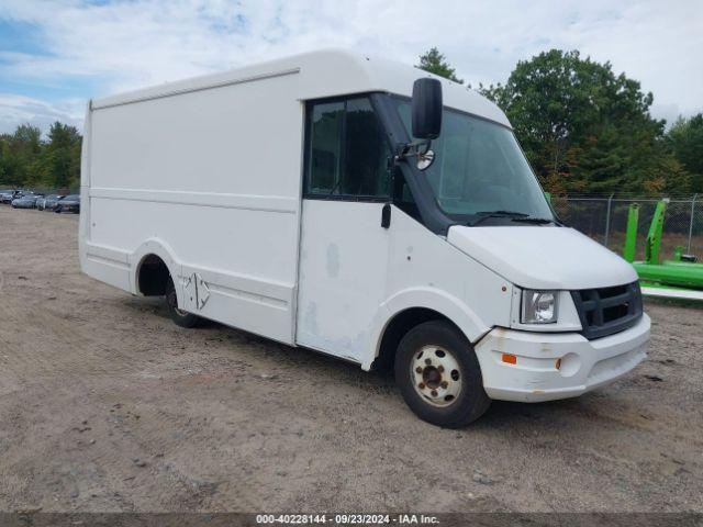  Salvage Isuzu Commercial Van