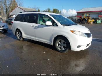  Salvage Toyota Sienna