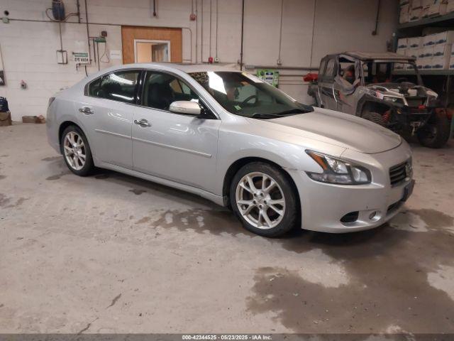  Salvage Nissan Maxima