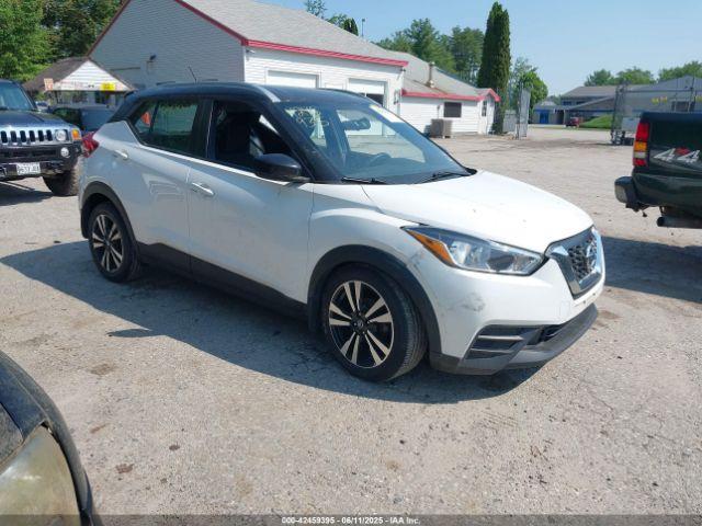  Salvage Nissan Kicks