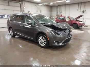  Salvage Chrysler Pacifica