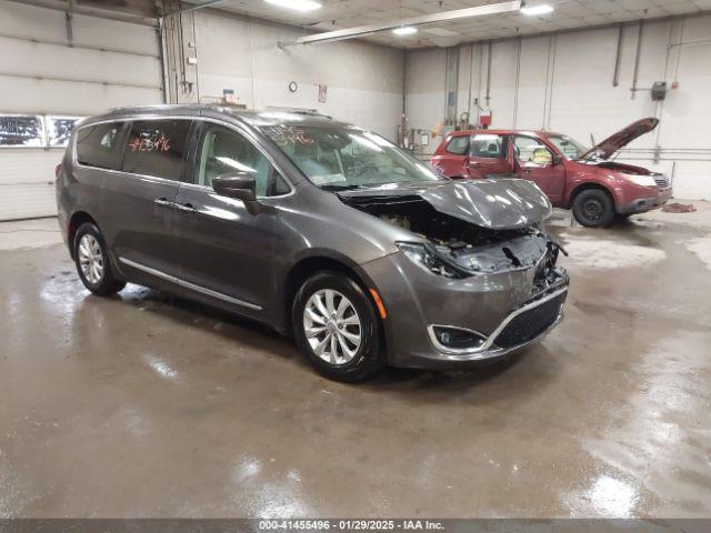  Salvage Chrysler Pacifica