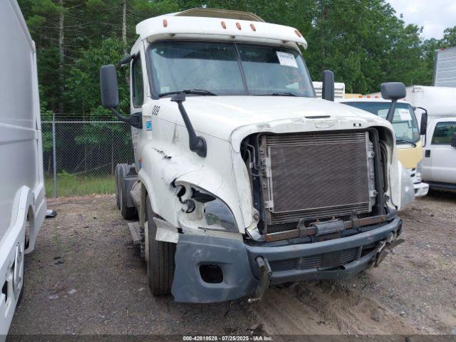  Salvage Freightliner Cascadia 125