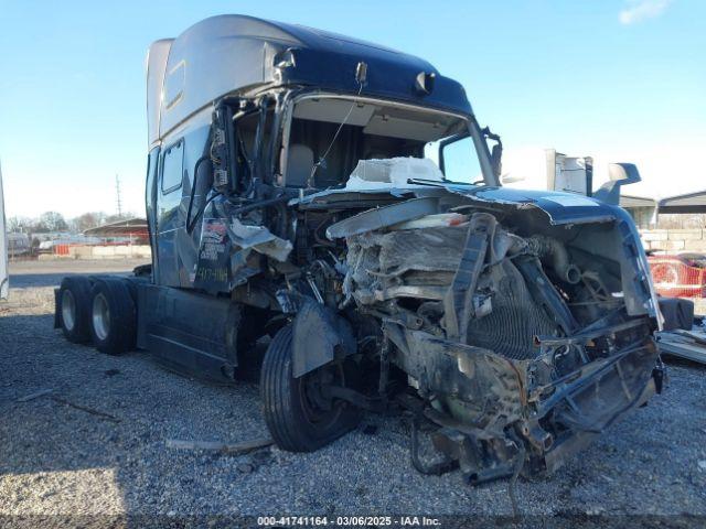  Salvage Volvo Vnl