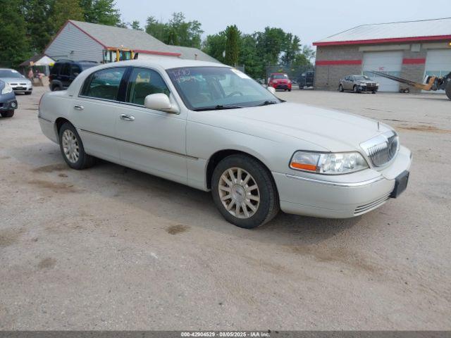  Salvage Lincoln Towncar