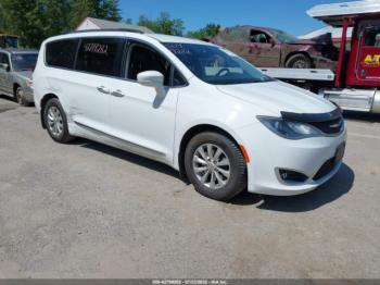  Salvage Chrysler Pacifica