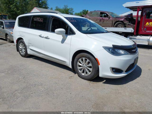  Salvage Chrysler Pacifica