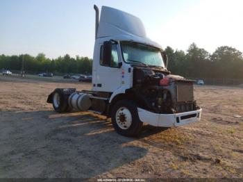  Salvage Volvo Vn
