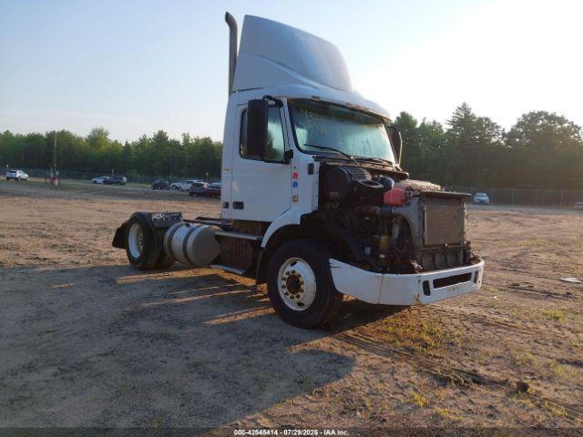  Salvage Volvo Vn