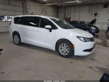  Salvage Chrysler Pacifica