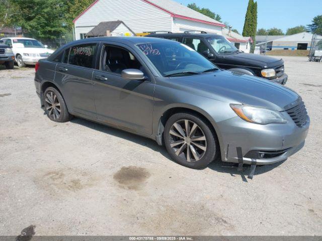  Salvage Chrysler 200