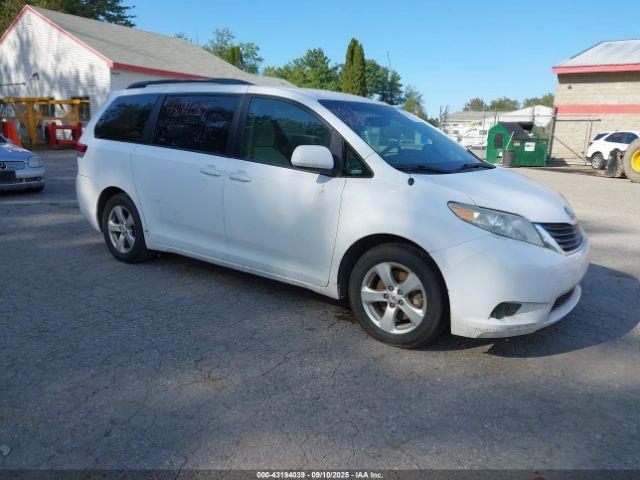  Salvage Toyota Sienna