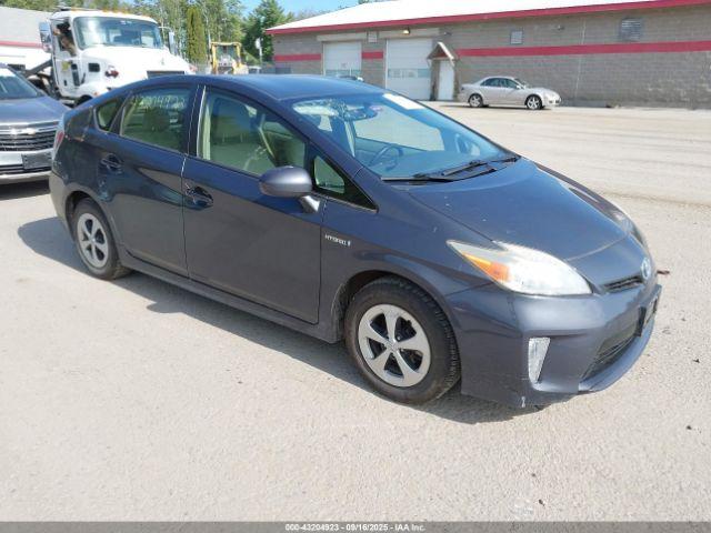  Salvage Toyota Prius