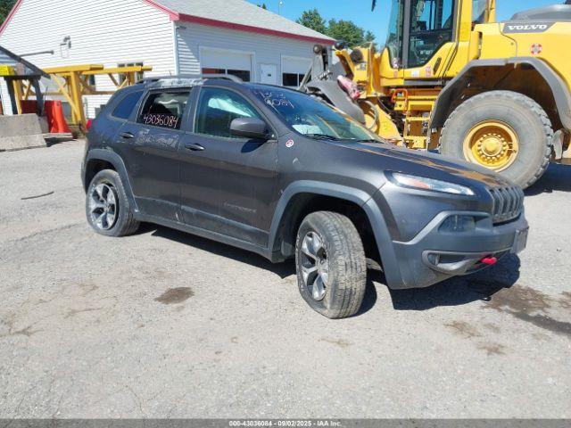  Salvage Jeep Cherokee