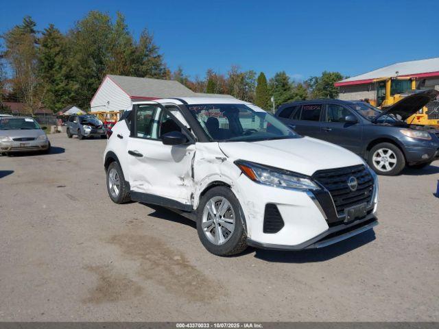  Salvage Nissan Kicks