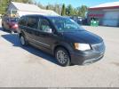 Chrysler Town & Country Touring-l Image 1