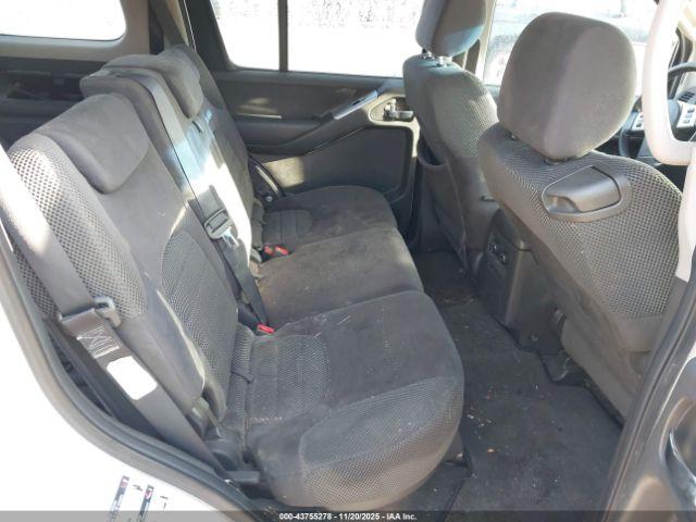 Nissan Pathfinder Se Image 10