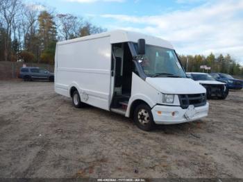  Salvage Isuzu Commercial Van