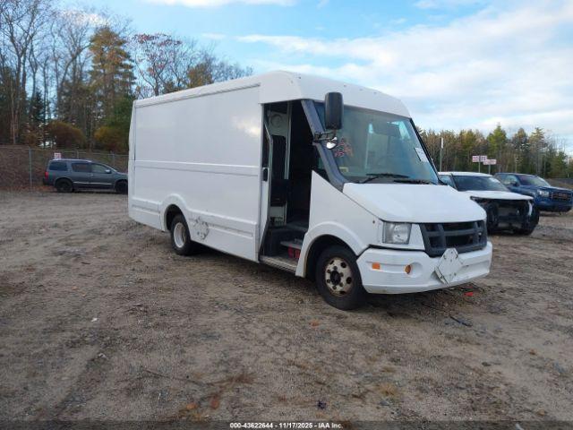  Salvage Isuzu Commercial Van
