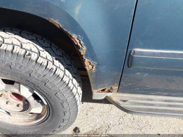 Chevrolet Suburban 1500 Ltz Image 11