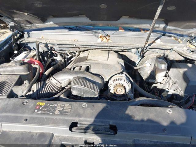 Chevrolet Suburban 1500 Ltz Image 14