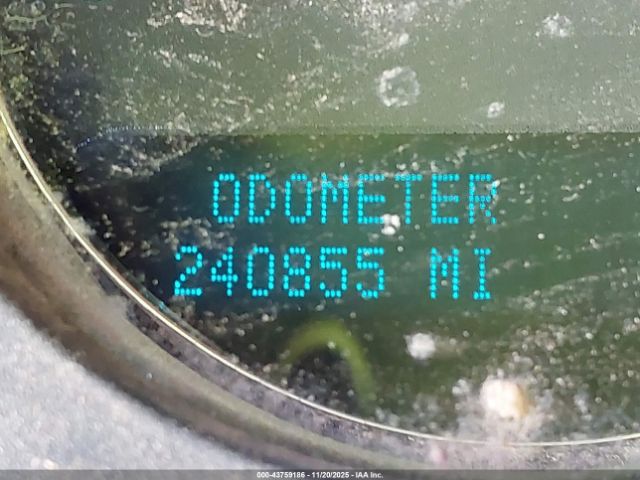 Chevrolet Suburban 1500 Ltz Image 12