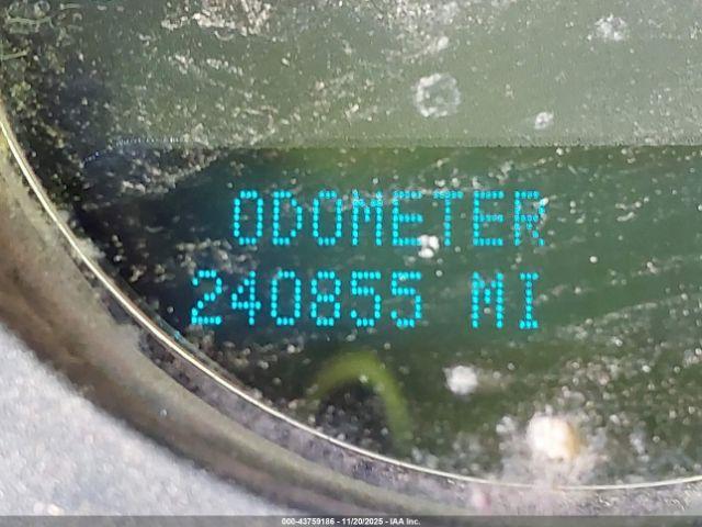 Chevrolet Suburban 1500 Ltz Image 12