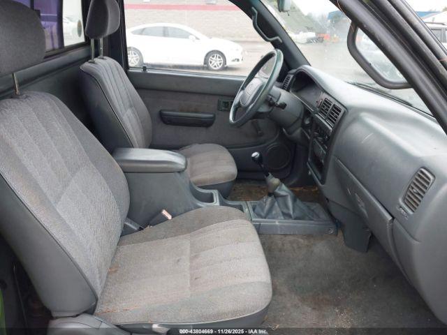 Toyota Tacoma Image 2