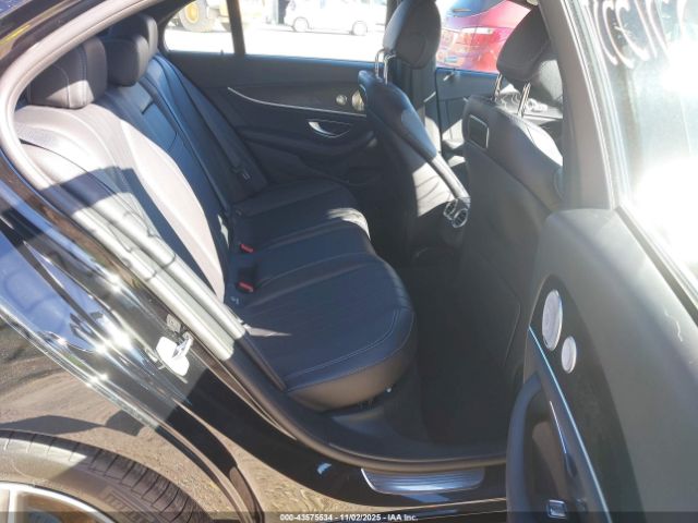 Mercedes-Benz E-Class 4matic Image 13