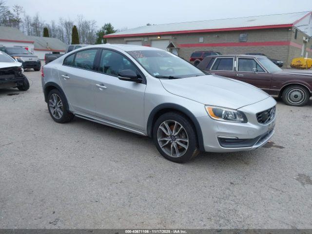  Salvage Volvo S60 Cross Country