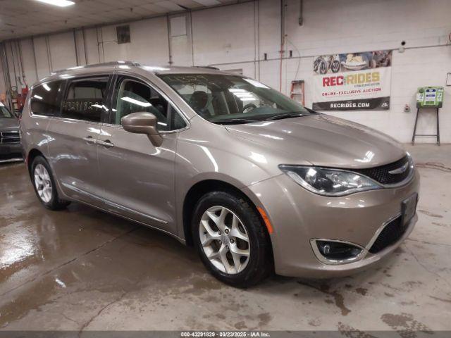  Salvage Chrysler Pacifica