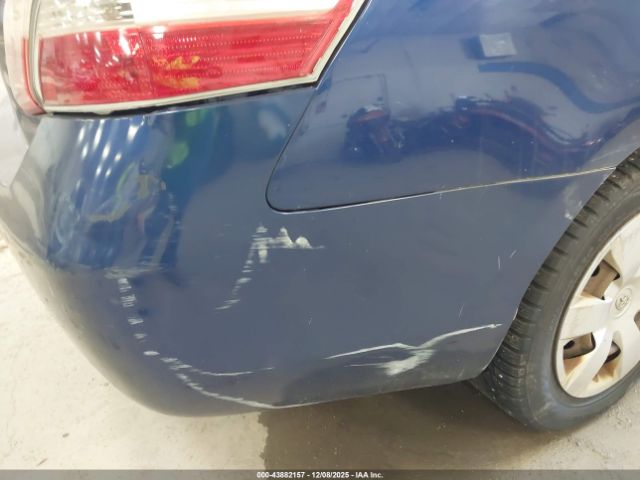 Toyota Camry Le Image 12