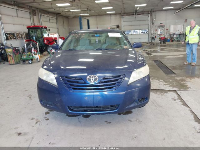 Toyota Camry Le Image 8