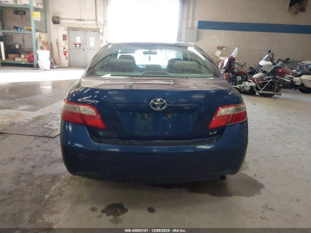 Toyota Camry Le Image 7