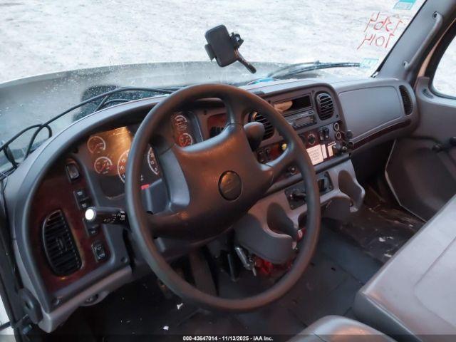 Freightliner M2 106 Medium Duty Image 2