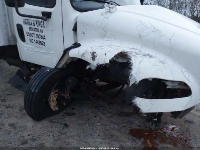 Freightliner M2 106 Medium Duty Image 8