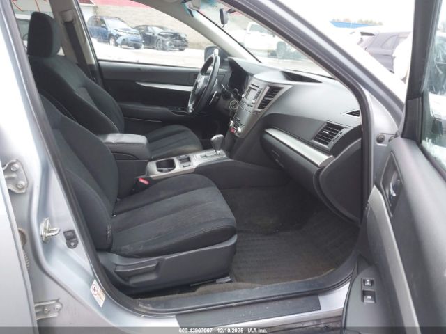 Subaru Outback 2.5i Premium Image 8