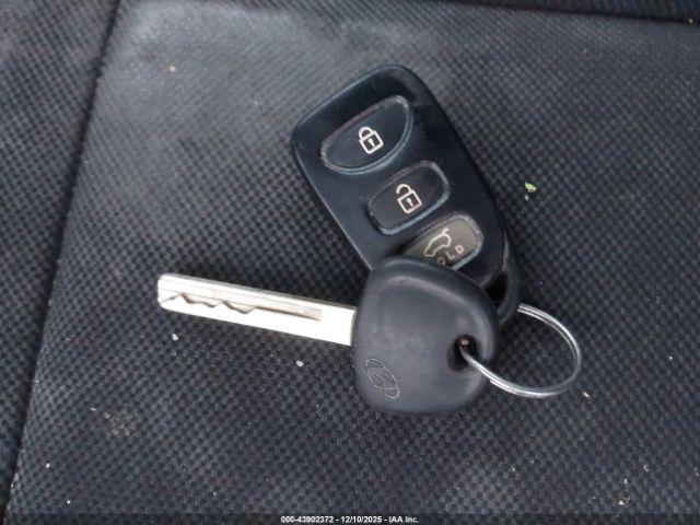 Hyundai VELOSTER Image 2