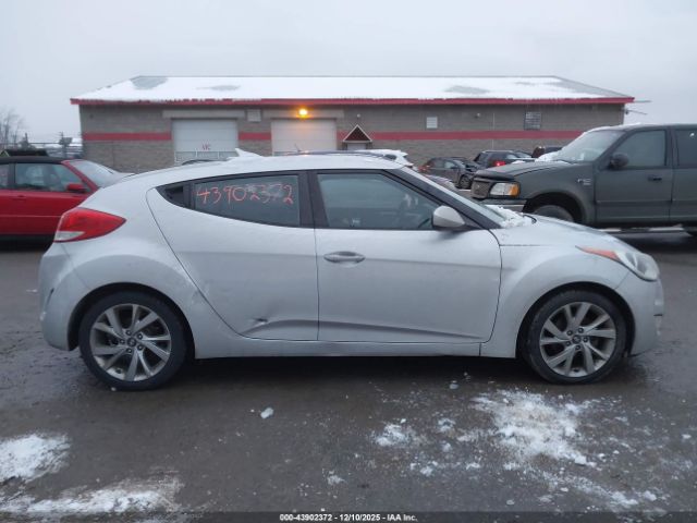 Hyundai VELOSTER Image 12