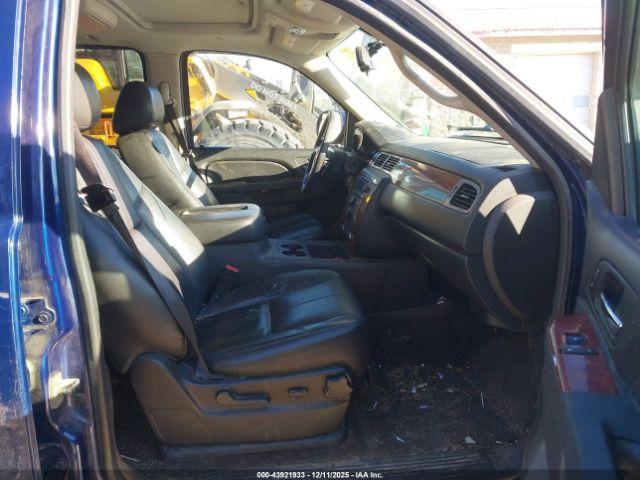 Chevrolet Suburban 1500 Lt Image 11