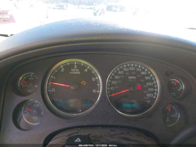 Chevrolet Suburban 1500 Lt Image 12