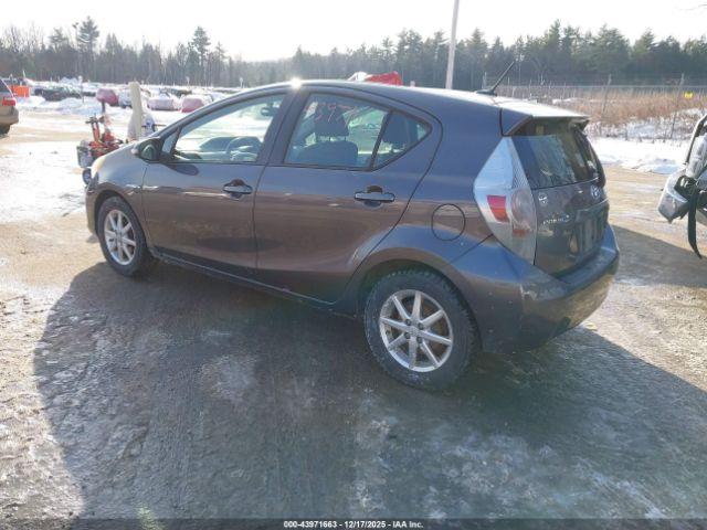 Toyota Prius c Three Image 3