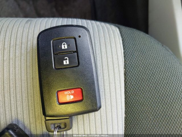 Toyota Prius c Three Image 11