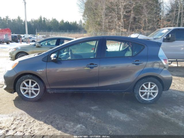 Toyota Prius c Three Image 12