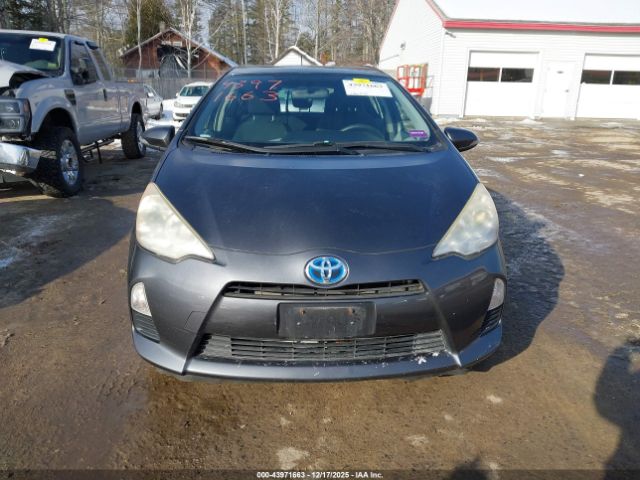 Toyota Prius c Three Image 9