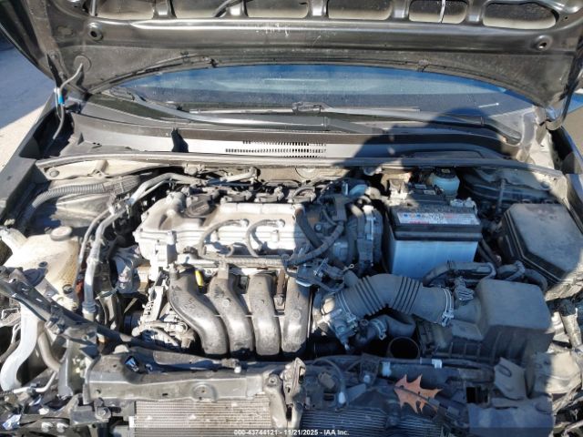 Toyota Corolla Le Image 8