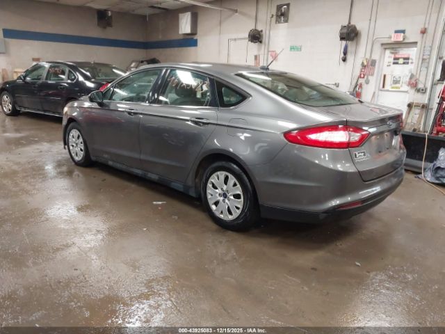 Ford Fusion S Image 5