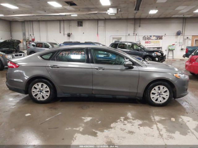 Ford Fusion S Image 10