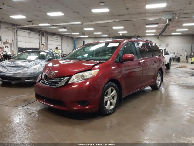 Toyota Sienna Le V6 Image 8