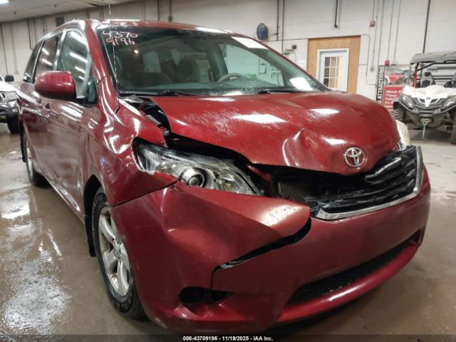 Toyota Sienna Le V6 Image 13